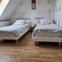 Petite chambre avec 2 lits de 80